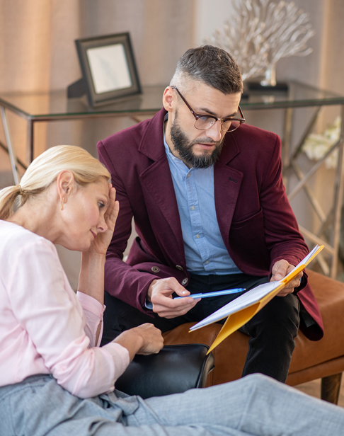 alimony-lawyers-Ellis-Family-Law-speaking-to-client2