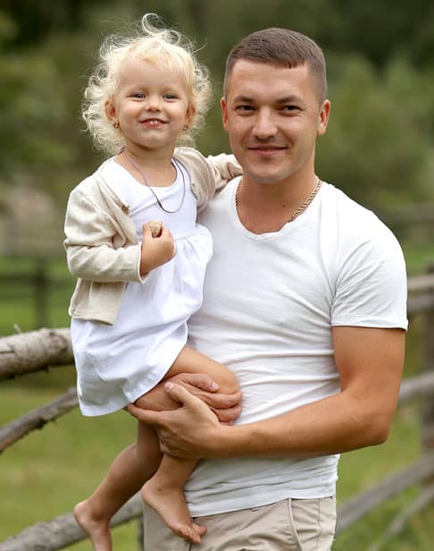 beautiful-blonde-girl-2-years-old-with-dad-chapel-hill-child-support-ellis-family