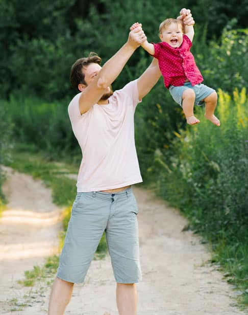 happy-dad-having-fun-with-his-little-son-chapel-hill-child-support-ellis-family