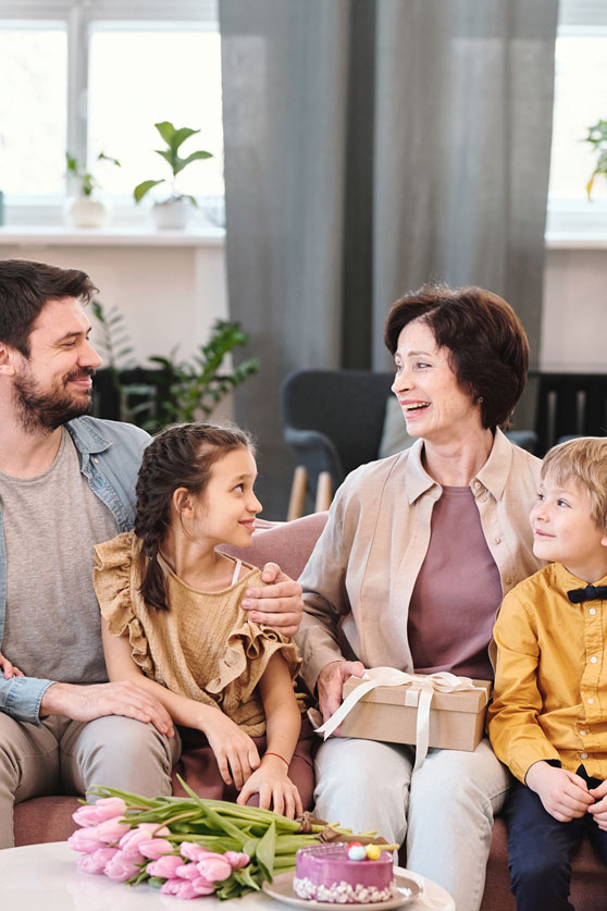 big-family-of-five-sitting-apex-ellis-family-law