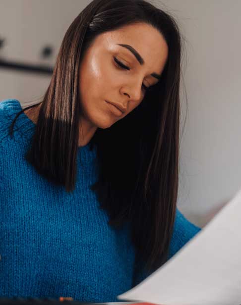 single-woman-reviewing-divorce-papers-oxford